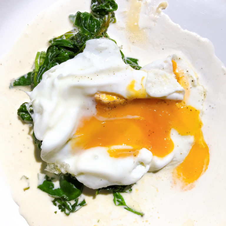 716 Recettes – Epinards à la crème, oeuf au plat